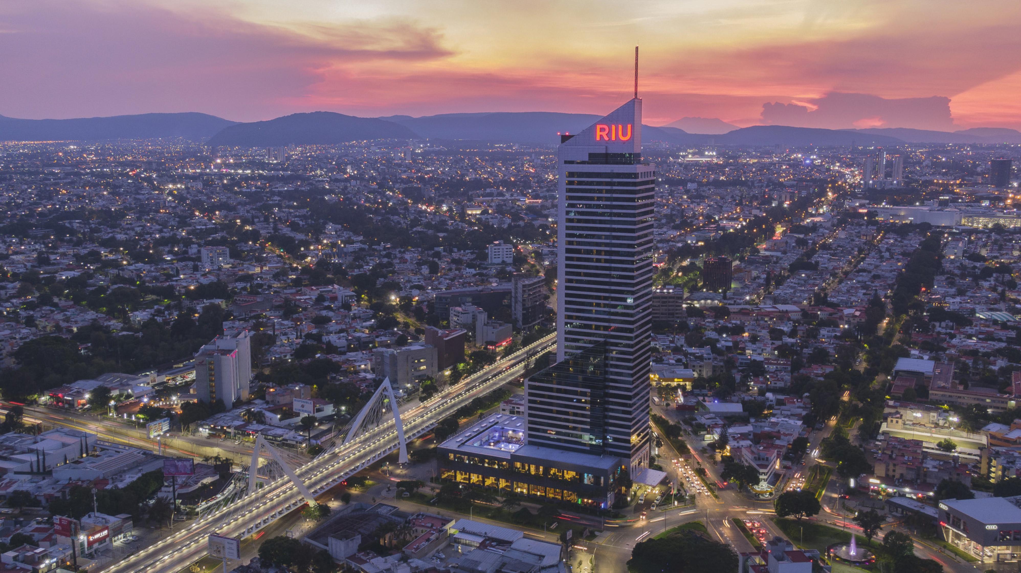 Riu Plaza Guadalajara Hotell Exteriör bild