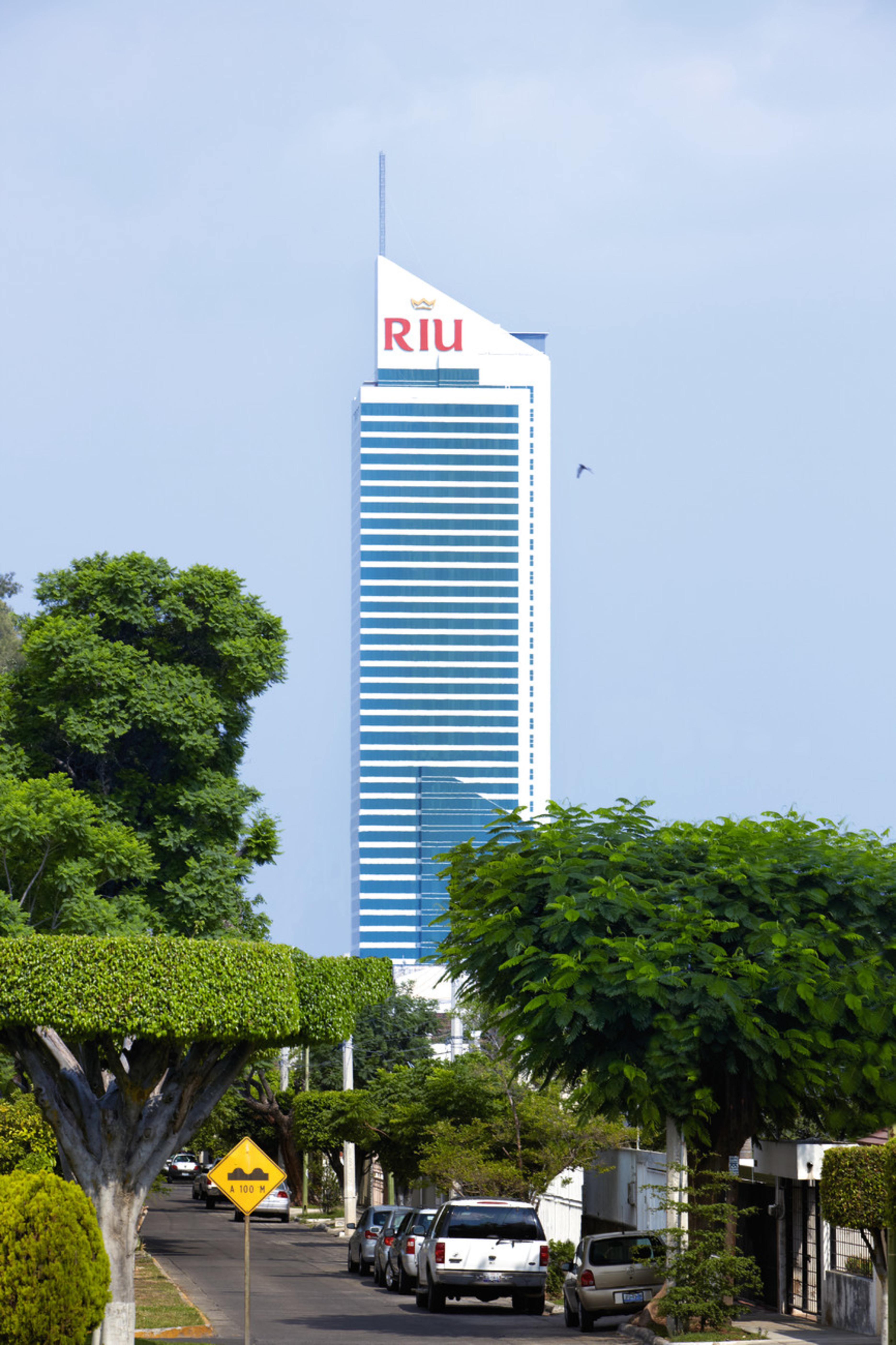 Riu Plaza Guadalajara Hotell Exteriör bild