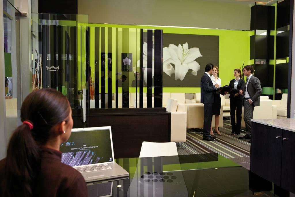 Riu Plaza Guadalajara Hotell Exteriör bild