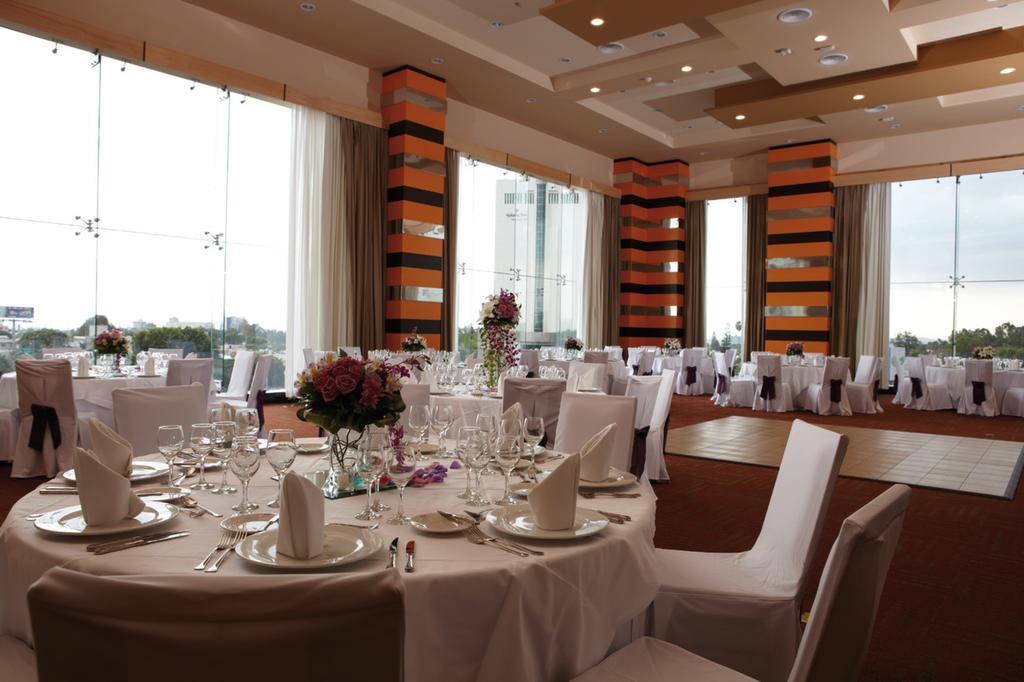 Riu Plaza Guadalajara Hotell Exteriör bild