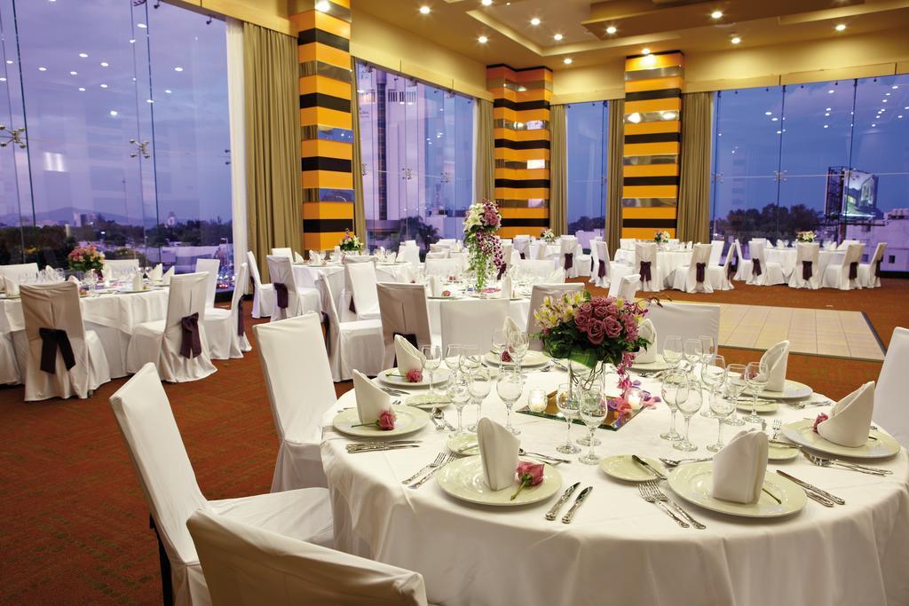 Riu Plaza Guadalajara Hotell Exteriör bild
