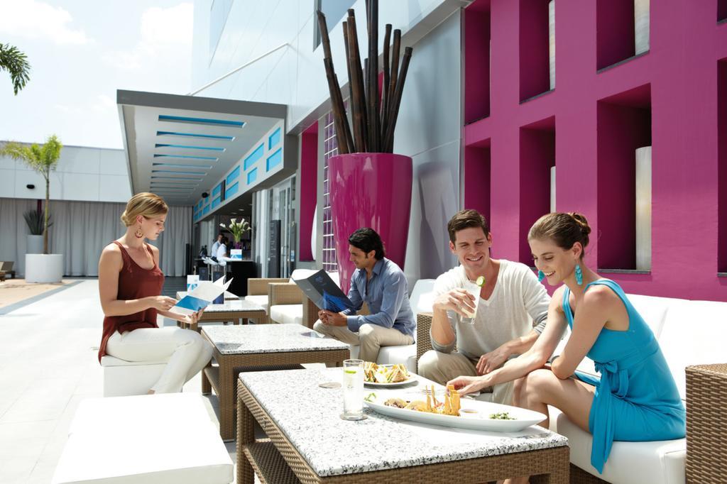 Riu Plaza Guadalajara Hotell Exteriör bild