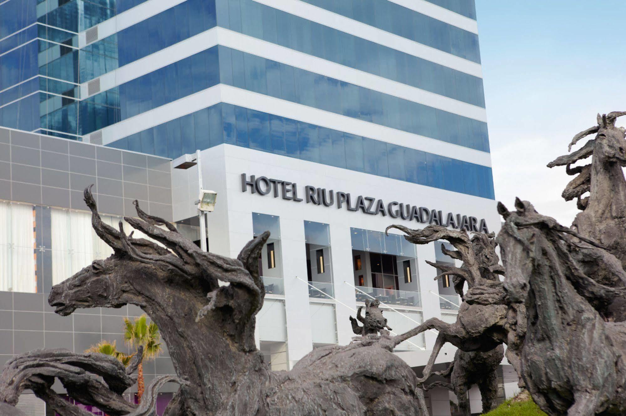 Riu Plaza Guadalajara Hotell Exteriör bild